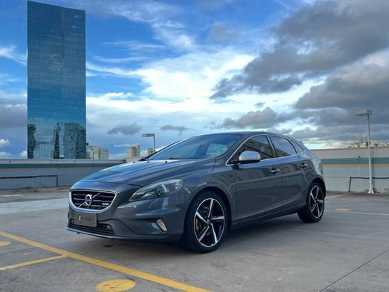 VOLVO V40 2.0 T5 R DESIGN TURBO GASOLINA 4P AUTOMÁTICO VOLVO V40 2.0 T5 R DESIGN TURBO GASOLINA 4P AUTOMÁTICO